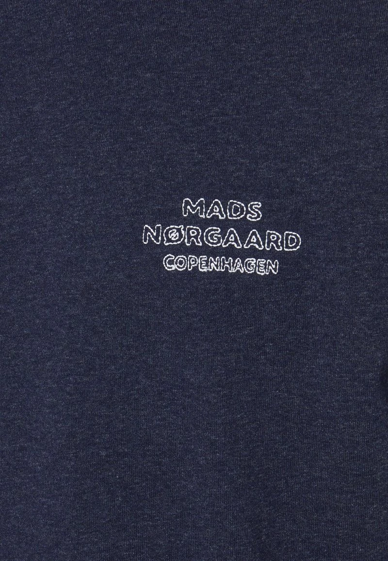 Mads Nørgaard - Herren DUSTY EMBROIDERY THOR TEE - T-Shirt Basic - Indigo 7 Mads Nørgaard - Herren DUSTY EMBROIDERY THOR TEE - T-Shirt Basic - Indigo – Bild 5