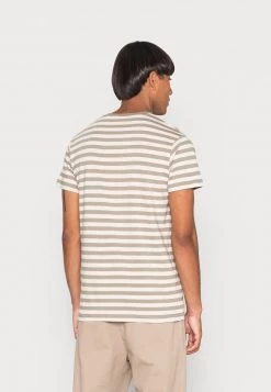 Mads Nørgaard - Herren MIDI THOR TEE - T-Shirt Print - Summer Sand/overland Trek -Mads Nørgaard Verkäufe 2022 125e2a58b07e446fb32cc4cb1e1958f3