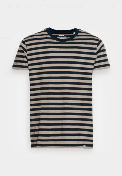 Mads Nørgaard - Herren MIDI THOR TEE - T-Shirt Print - Overland Trek/sky Captain -Mads Nørgaard Verkäufe 2022 18814aeb57f7434ab571fb0bd80a3a58