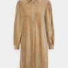 Modström - Damen GINEVA DRESS - Blusenkleid - Camel -Mads Nørgaard Verkäufe 2022 1b83a041cc6642e9a1d7448a0c15c085