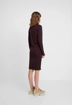 Modström TANNER DRESS - Etuikleid - Dark Ruby - Damen 10 Modström TANNER DRESS - Etuikleid - Dark Ruby - Damen -Mads Nørgaard Verkäufe 2022 24f642b987ac4034a44118c2808698b8