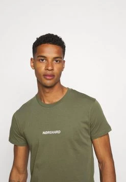 Mads Nørgaard - Herren T-Shirt Print - Olive Night -Mads Nørgaard Verkäufe 2022 2b14c9d0b7a44a29abb3d403ce58926b