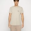 Mads Nørgaard DUSTY EMBROIDERY THOR TEE - T-Shirt Basic - Summer Sand - Herren 1 Mads Nørgaard DUSTY EMBROIDERY THOR TEE - T-Shirt Basic - Summer Sand - Herren -Mads Nørgaard Verkäufe 2022 2eb48b5387e24569b140ba9b6caa3823