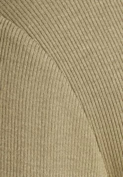 Modström - Damen KROWN - T-Shirt Basic - Light Khaki 15 Modström - Damen KROWN - T-Shirt Basic - Light Khaki -Mads Nørgaard Verkäufe 2022 2f9989f8985c47f28641c2646c4e41f1