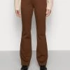 Modström - Damen TANNY FLARE PANTS - Stoffhose - Pecan 1 Modström - Damen TANNY FLARE PANTS - Stoffhose - Pecan -Mads Nørgaard Verkäufe 2022 31ba2a2ff4a345dd8cdd2f32a610f0d8