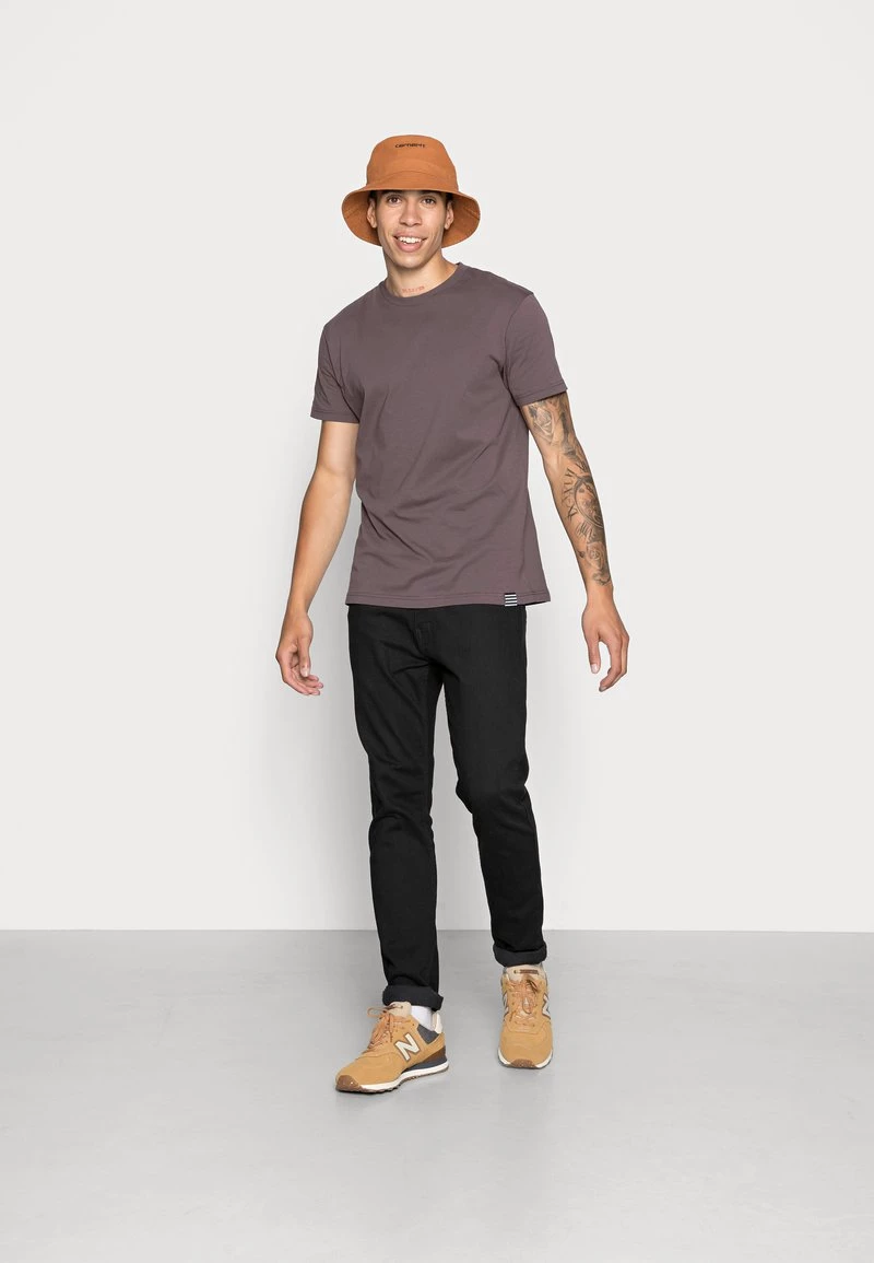 Mads Nørgaard THOR TEE - T-Shirt Basic - Raisin - Herren 4 Mads Nørgaard THOR TEE - T-Shirt Basic - Raisin - Herren – Bild 2