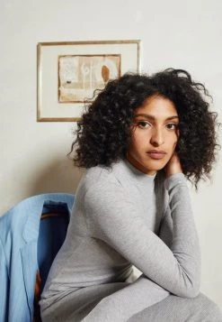 Modström KROWN T NECK DRESS - Strickkleid - Grey Melange - Damen 11 Modström KROWN T NECK DRESS - Strickkleid - Grey Melange - Damen -Mads Nørgaard Verkäufe 2022 3b20312f977946b987d97f0c53053b7f