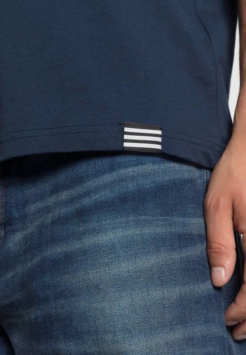 Mads Nørgaard FAVORITE THOR - T-Shirt Basic - Navy - Herren 7 Mads Nørgaard FAVORITE THOR - T-Shirt Basic - Navy - Herren – Bild 5