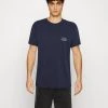 Mads Nørgaard - Herren DUSTY EMBROIDERY THOR TEE - T-Shirt Basic - Indigo 1 Mads Nørgaard - Herren DUSTY EMBROIDERY THOR TEE - T-Shirt Basic - Indigo -Mads Nørgaard Verkäufe 2022 483f9fb957004afc95e0877bafad3810