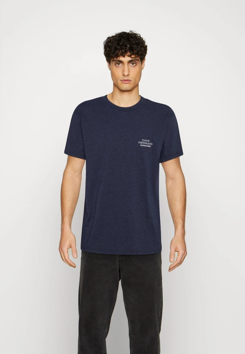 Mads Nørgaard - Herren DUSTY EMBROIDERY THOR TEE - T-Shirt Basic - Indigo 3 Mads Nørgaard - Herren DUSTY EMBROIDERY THOR TEE - T-Shirt Basic - Indigo