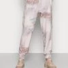 Modström HOLLY PRINT PANTS - Jogginghose - Sage Tie Dye - Damen -Mads Nørgaard Verkäufe 2022 495f4a9aac924908a289b36118cffc40