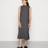 Modström - Damen NOA DRESS - Strickkleid - Cox Grey Melange -Mads Nørgaard Verkäufe 2022 4db9d7ba358c4976a51db386919215ea