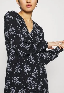 Modström HUNCH DRESS - Freizeitkleid - Black - Damen -Mads Nørgaard Verkäufe 2022 53f5b96f3bde4a019659a00d09cf3de3