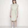 Mads Nørgaard SANNIE DRESS - Etuikleid - Candy Stripe Elm/white Alyssum - Damen -Mads Nørgaard Verkäufe 2022 55007cf81c7549bc9a2e20bbc73b6467