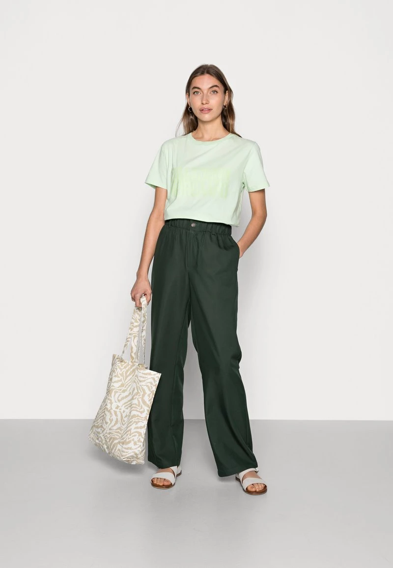 Mads Nørgaard - Damen SINGLE ORGANIC TRENDA - T-Shirt Print - Pastel Green 4 Mads Nørgaard - Damen SINGLE ORGANIC TRENDA - T-Shirt Print - Pastel Green – Bild 2