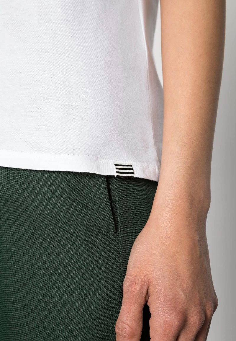 Mads Nørgaard TEASY - T-Shirt Basic - White - Damen 7 Mads Nørgaard TEASY - T-Shirt Basic - White - Damen – Bild 5