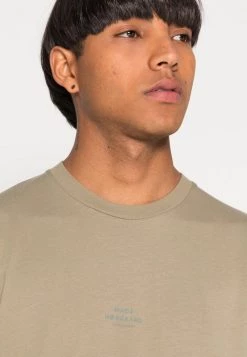 Mads Nørgaard - Herren ORGANIC TWIN LOGO TEE - T-Shirt Basic - Overland Trek -Mads Nørgaard Verkäufe 2022 60d24bbbfa304afcbeb1df5515ed6e7d