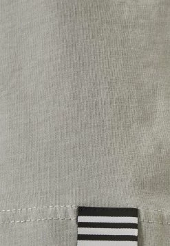 Mads Nørgaard THOR TEE - T-Shirt Basic - Monument - Herren 7 Mads Nørgaard THOR TEE - T-Shirt Basic - Monument - Herren -Mads Nørgaard Verkäufe 2022 632f85a64aa54b45b73d83f7b75b0458