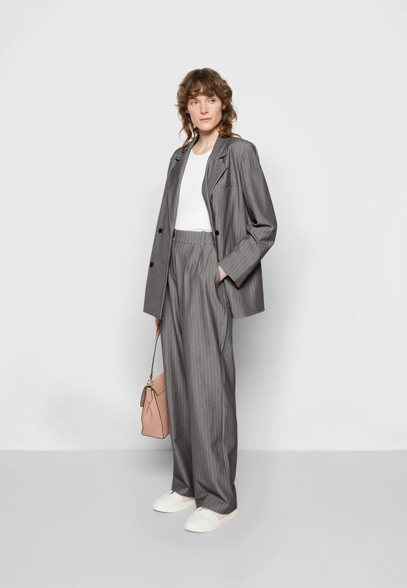 Modström TAO - Blazer - Grey - Damen 4 Modström TAO - Blazer - Grey - Damen – Bild 2