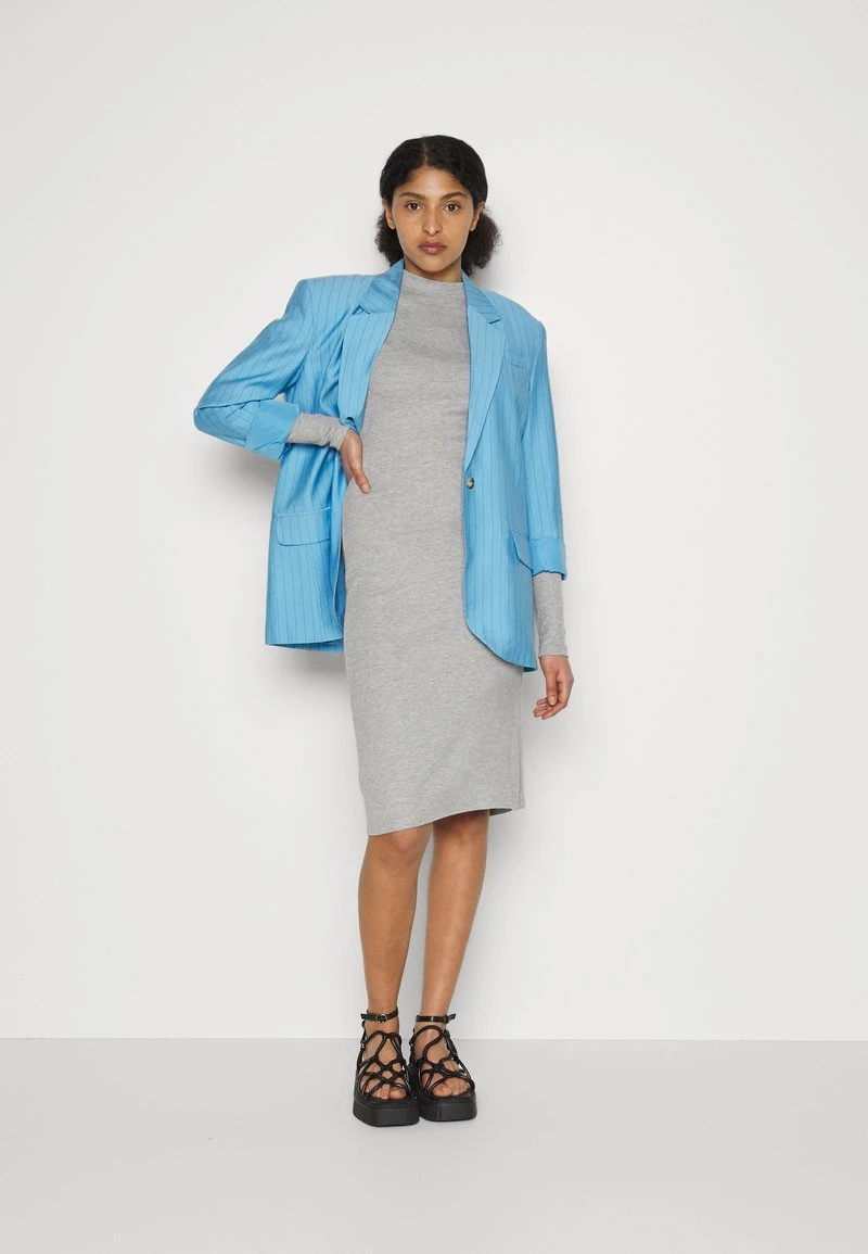 Modström KROWN T NECK DRESS - Strickkleid - Grey Melange - Damen 4 Modström KROWN T NECK DRESS - Strickkleid - Grey Melange - Damen – Bild 2