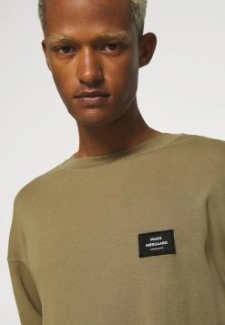 Mads Nørgaard BADGE - Sweatshirt - Capers - Herren -Mads Nørgaard Verkäufe 2022 688b04377fe34f919c6c1dd1b89126f1