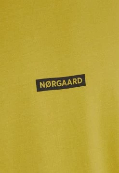 Mads Nørgaard - Herren BOX LOGO TWIN - T-Shirt Print - Burnished Gold -Mads Nørgaard Verkäufe 2022 6972742d80dc4957b0f380800631fed3