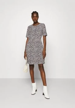 Mads Nørgaard Verkäufe 2022 -Mads Nørgaard Verkäufe 2022 6c85b02babb44fc7bd2612c490c03ee7