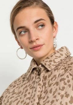 Modström OLISE PRINT JACKET - Klassischer Mantel - Mountain - Damen 11 Modström OLISE PRINT JACKET - Klassischer Mantel - Mountain - Damen -Mads Nørgaard Verkäufe 2022 6cae614179d949ec8c7e8a2d8bfecb8c