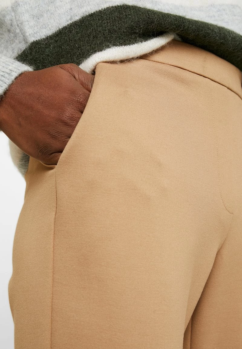 Modström - Damen TANNY FLARE PANTS - Stoffhose - Caramel 7 Modström - Damen TANNY FLARE PANTS - Stoffhose - Caramel – Bild 5