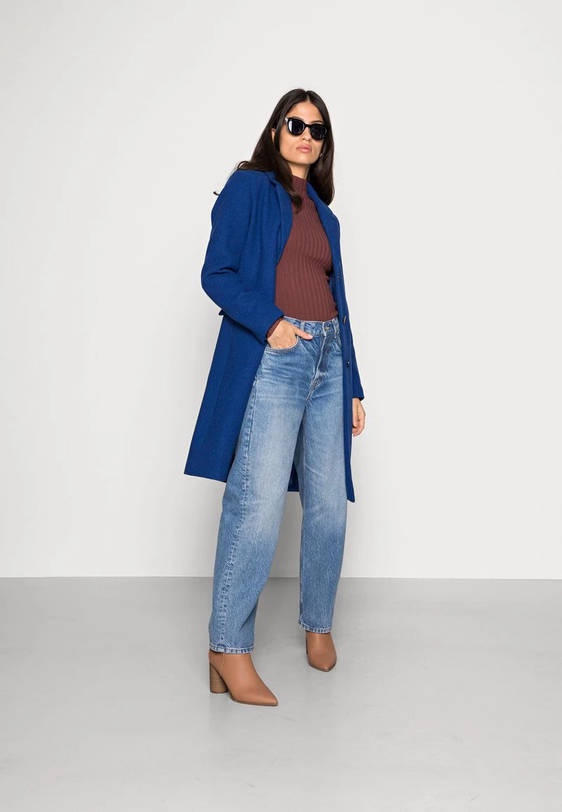 Modström - Damen PAMELA COAT - Klassischer Mantel - Electric Blue 4 Modström - Damen PAMELA COAT - Klassischer Mantel - Electric Blue – Bild 2