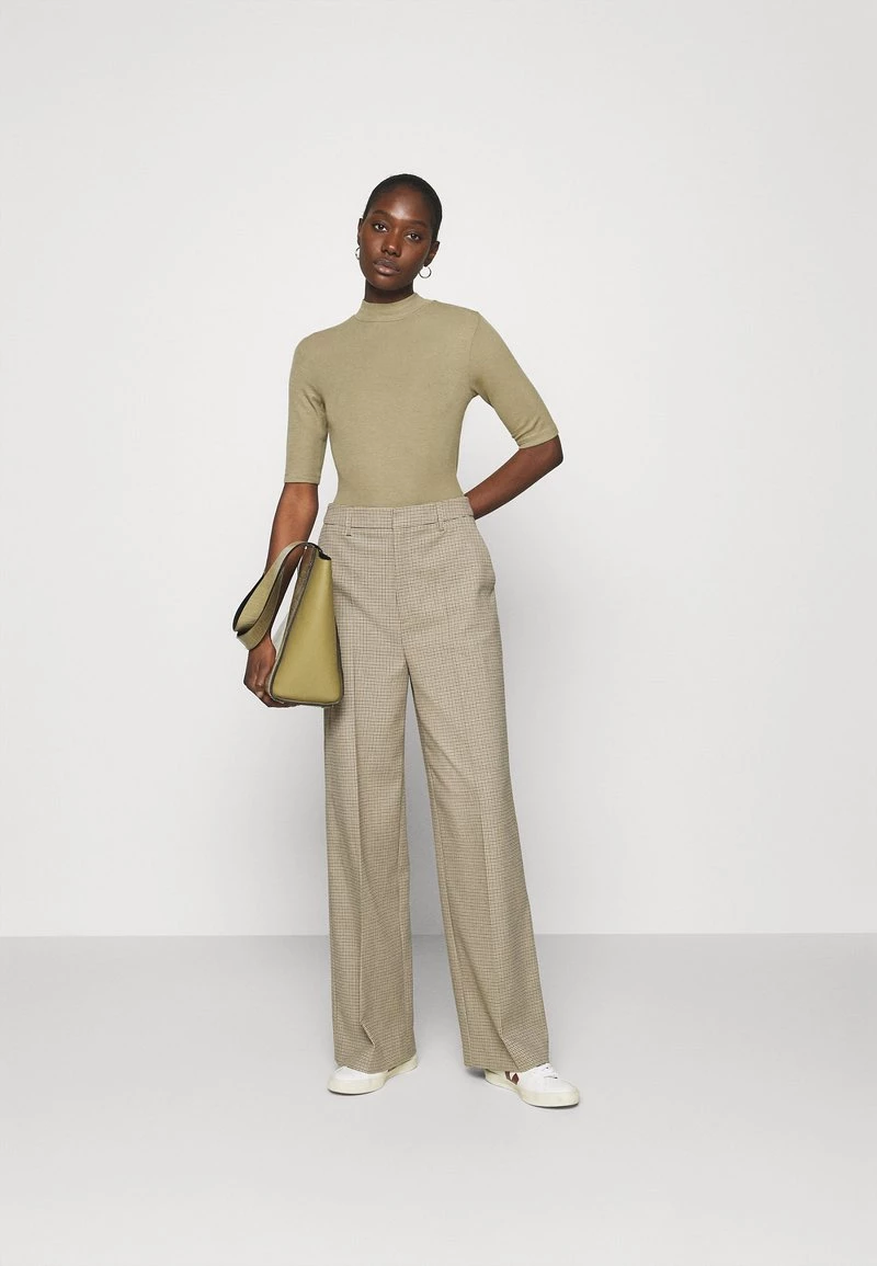 Modström - Damen KROWN - T-Shirt Basic - Light Khaki 4 Modström - Damen KROWN - T-Shirt Basic - Light Khaki – Bild 2