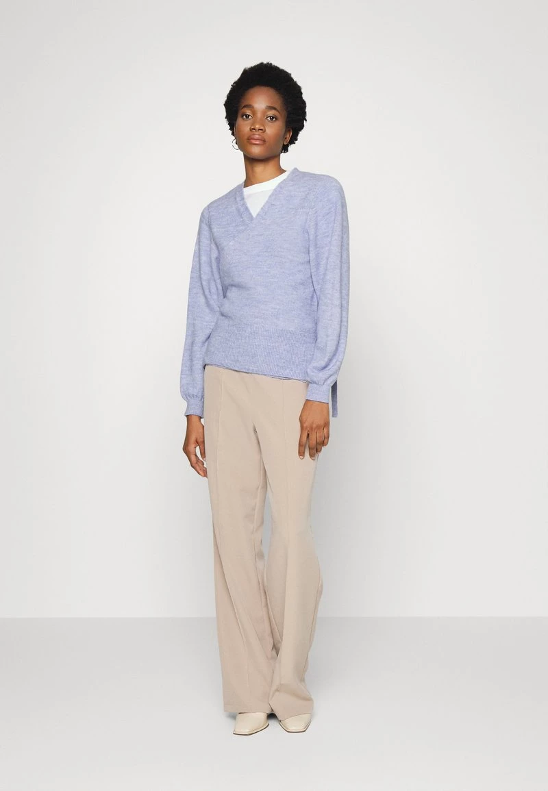 Modström OPAL V-NECK - Strickpullover - Cornflower - Damen 4 Modström OPAL V-NECK - Strickpullover - Cornflower - Damen – Bild 2