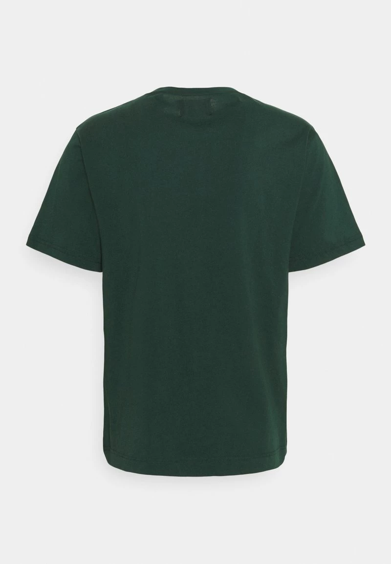 Mads Nørgaard TWIN KOZAK - T-Shirt Print - Green - Herren 4 Mads Nørgaard TWIN KOZAK - T-Shirt Print - Green - Herren – Bild 2