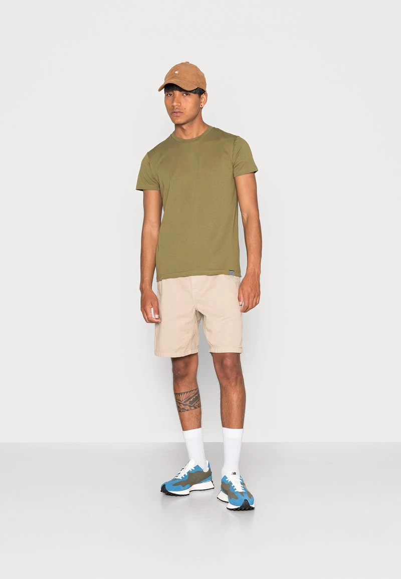 Mads Nørgaard - Herren THOR TEE - T-Shirt Basic - Sphagnum 4 Mads Nørgaard - Herren THOR TEE - T-Shirt Basic - Sphagnum – Bild 2