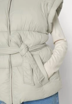 Modström - Damen OMA VEST - Weste - Elm 13 Modström - Damen OMA VEST - Weste - Elm -Mads Nørgaard Verkäufe 2022 a8ba6272b1db44ea9a1deae170a09b9d