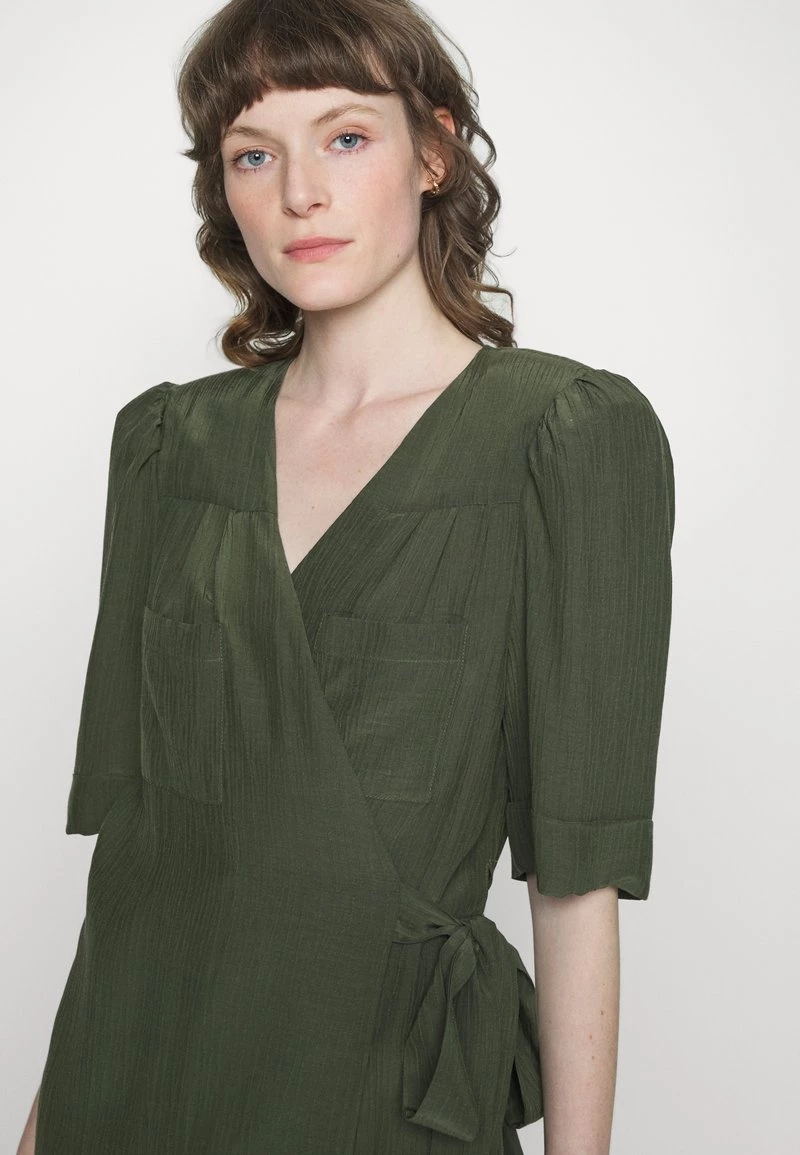 Mads Nørgaard LAIKA DRESS - Freizeitkleid - Forest Night - Damen 7 Mads Nørgaard LAIKA DRESS - Freizeitkleid - Forest Night - Damen – Bild 5