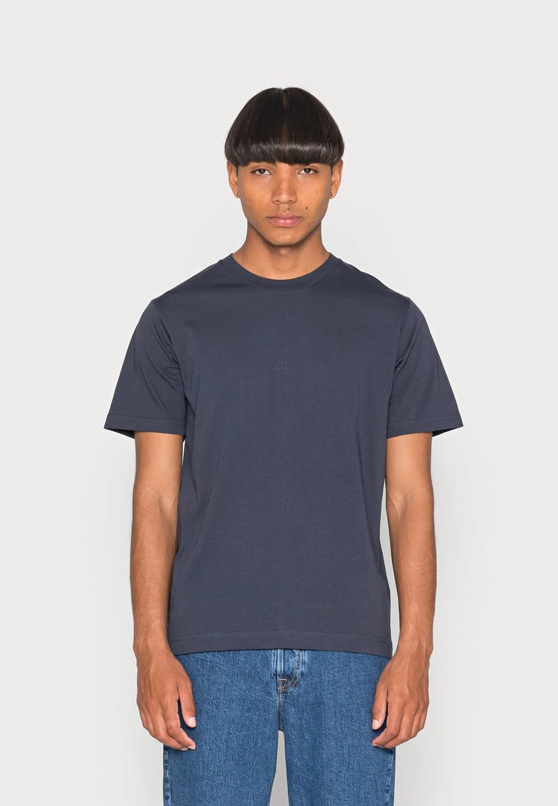Mads Nørgaard - Herren ORGANIC TWIN LOGO TEE - T-Shirt Basic - Inkwell 3 Mads Nørgaard - Herren ORGANIC TWIN LOGO TEE - T-Shirt Basic - Inkwell