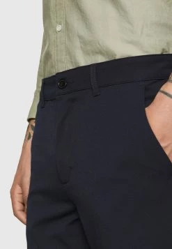 Mads Nørgaard FOLKE PETER - Stoffhose - Sky Captain - Herren 13 Mads Nørgaard FOLKE PETER - Stoffhose - Sky Captain - Herren -Mads Nørgaard Verkäufe 2022 b7ad03e39bd04be7920b413aeb1339a9