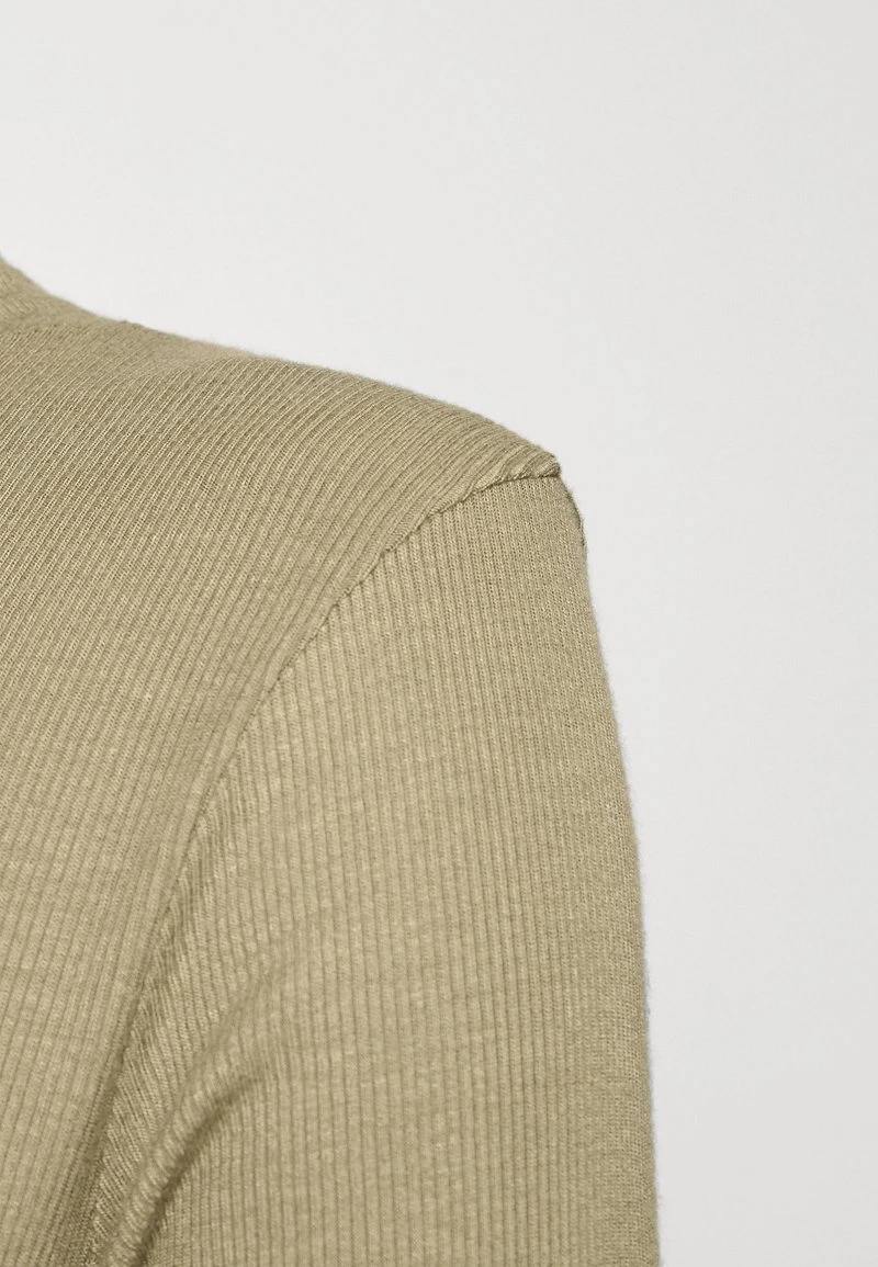 Modström - Damen KROWN - T-Shirt Basic - Light Khaki 7 Modström - Damen KROWN - T-Shirt Basic - Light Khaki – Bild 5