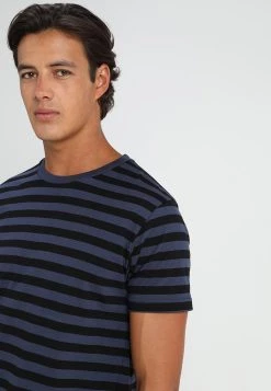 Mads Nørgaard MIDI THOR - T-Shirt Print - Navy/black - Herren -Mads Nørgaard Verkäufe 2022 c8ae47f48929488cb3a9e90a84fa2143