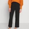 Modström - Damen KENDRICK CROPPED PANTS - Stoffhose - Black 2 Modström - Damen KENDRICK CROPPED PANTS - Stoffhose - Black -Mads Nørgaard Verkäufe 2022 ccff07f90e9a40c8aafcd23ff9763c13
