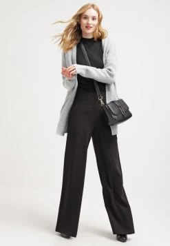 Modström - Damen KROWN - T-Shirt Basic - Black -Mads Nørgaard Verkäufe 2022 d7d71c8edf0e4b9ca7ce8874a47800eb