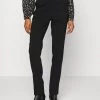 Modström GALE STRAIGHT PANTS - Stoffhose - Black - Damen