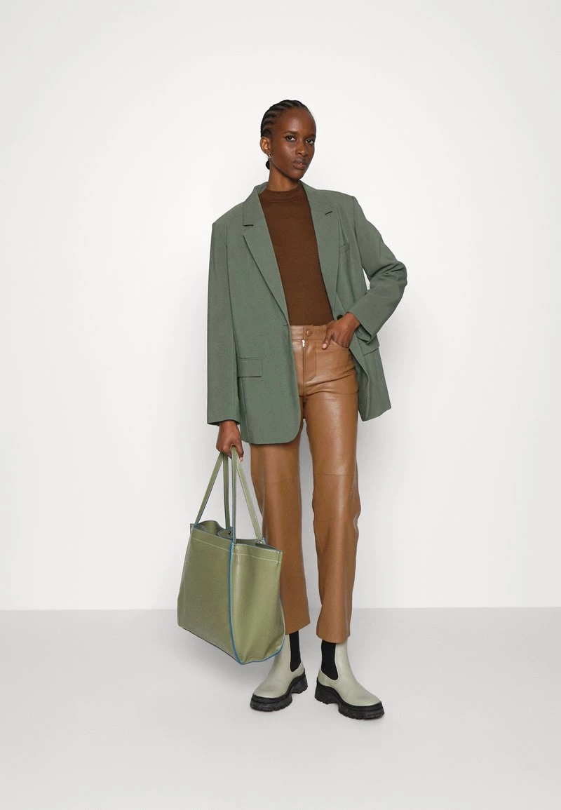 Modström - Damen KROWN - T-Shirt Basic - Pecan 4 Modström - Damen KROWN - T-Shirt Basic - Pecan – Bild 2