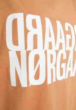 Mads Nørgaard - Damen SINGLE TRENDA TEE - T-Shirt Print - Pecan Brown -Mads Nørgaard Verkäufe 2022 eda16e5b7abb4f2e8ce333e80db9de60