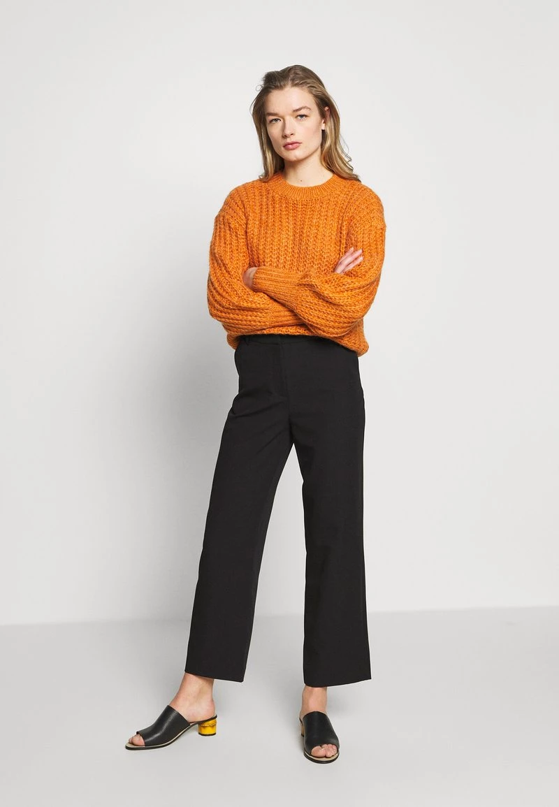 Modström - Damen KENDRICK CROPPED PANTS - Stoffhose - Black 4 Modström - Damen KENDRICK CROPPED PANTS - Stoffhose - Black – Bild 2