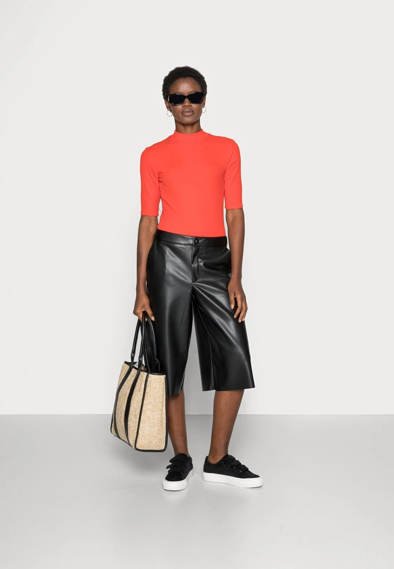 Modström KROWN - T-Shirt Basic - Fire Red - Damen 4 Modström KROWN - T-Shirt Basic - Fire Red - Damen – Bild 2